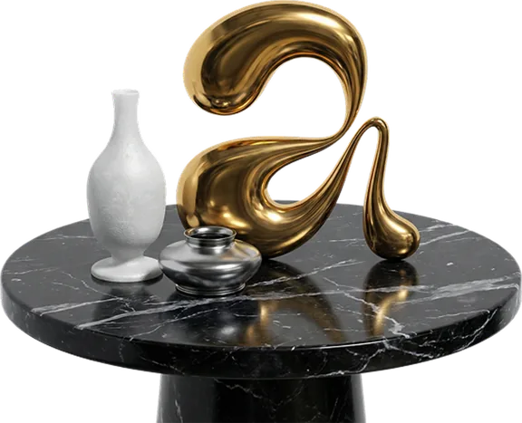 Escultura dourada sobre uma mesa de mármore