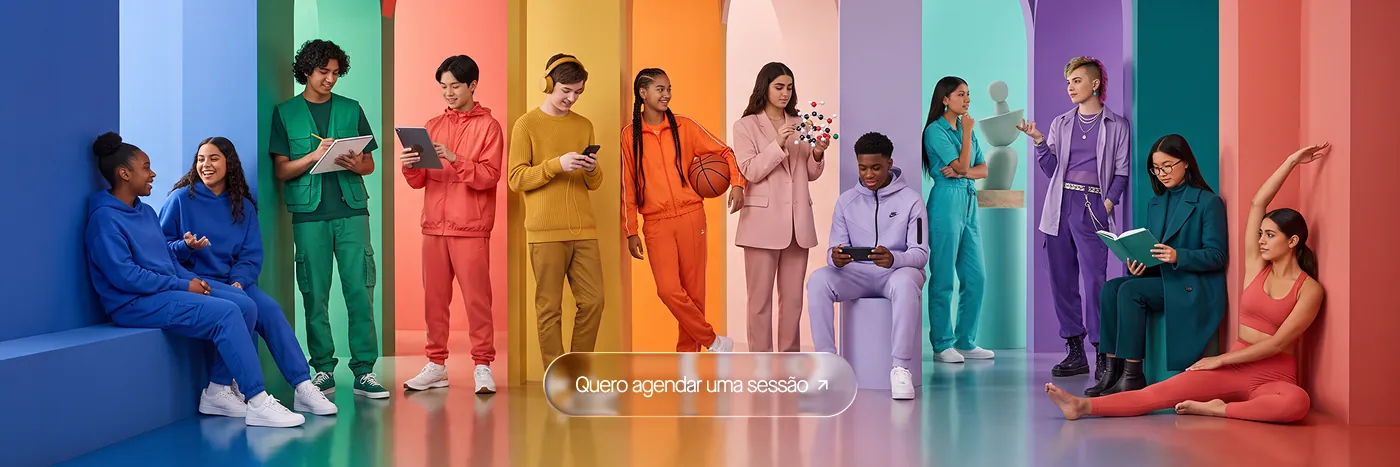 Adolescentes retratados lado a lado em fundos coloridos